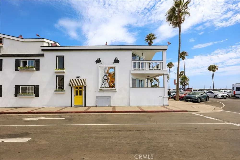 2214 W Oceanfront #B Newport Beach, CA 92663