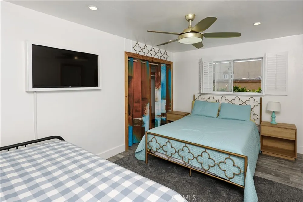 2214 W Oceanfront #B Newport Beach, CA 92663