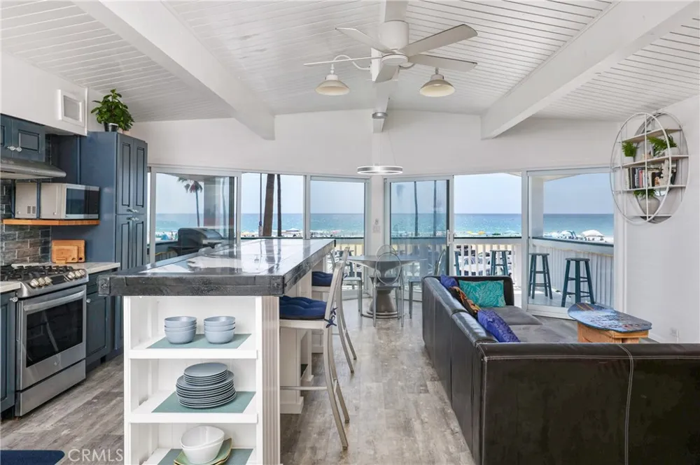 2214 W Oceanfront #B Newport Beach, CA 92663