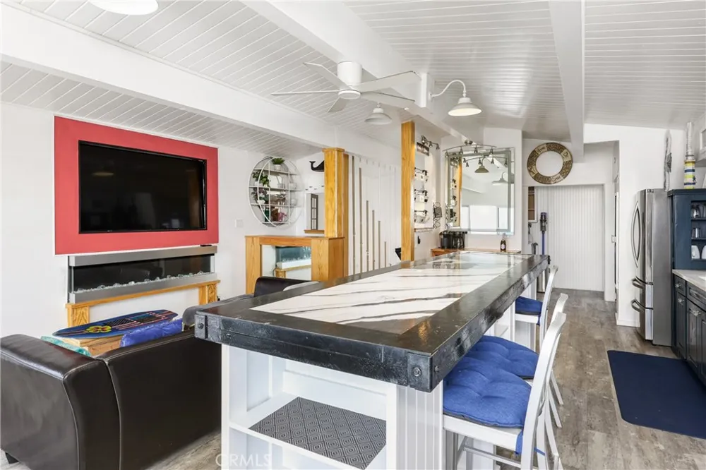2214 W Oceanfront #B Newport Beach, CA 92663