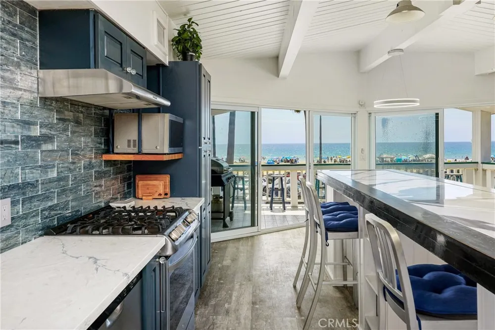 2214 W Oceanfront #B Newport Beach, CA 92663