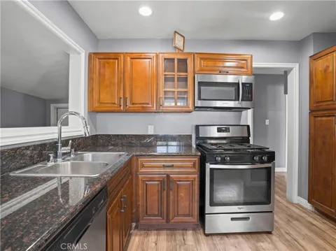 839 W 30th