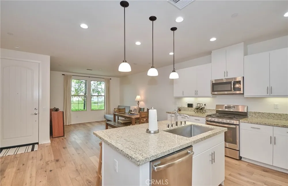 50 Finch Lake Forest, CA 92630