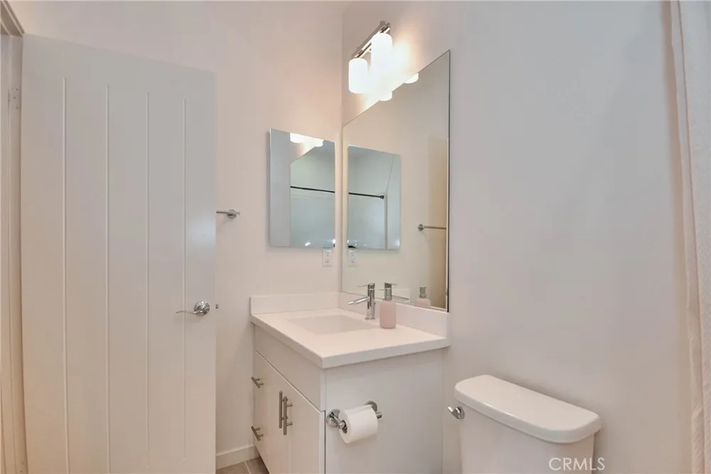 50 Finch Lake Forest, CA 92630