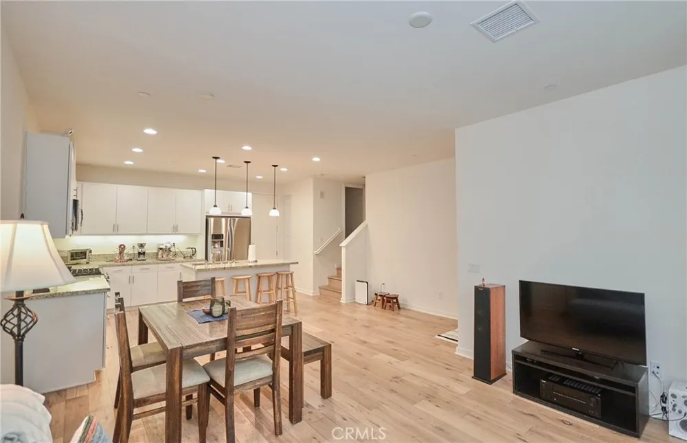 50 Finch Lake Forest, CA 92630