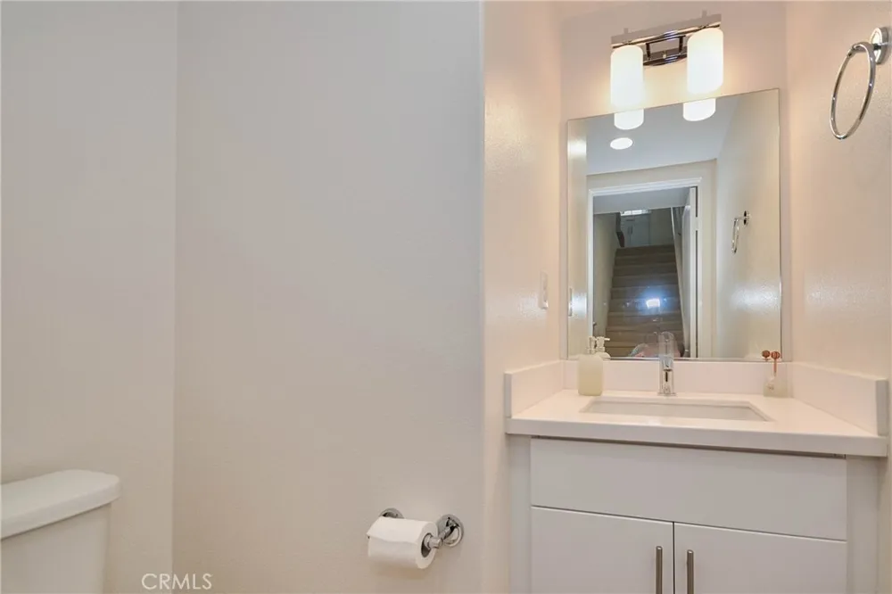 50 Finch Lake Forest, CA 92630
