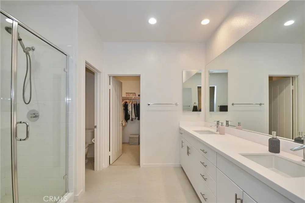 50 Finch Lake Forest, CA 92630