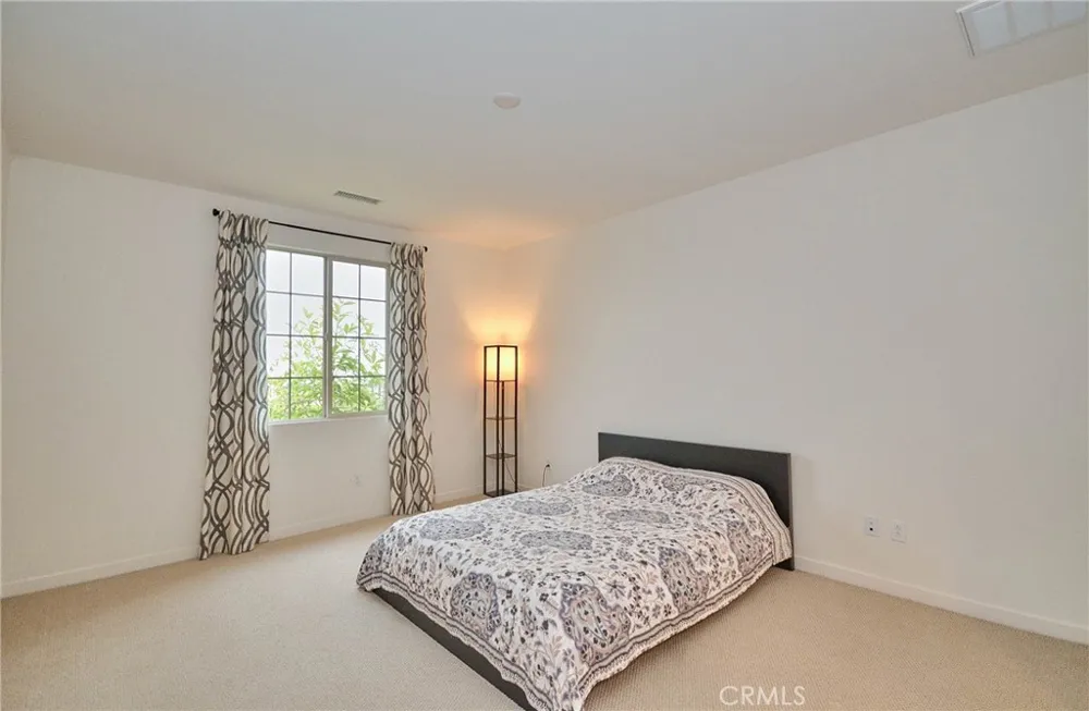 50 Finch Lake Forest, CA 92630