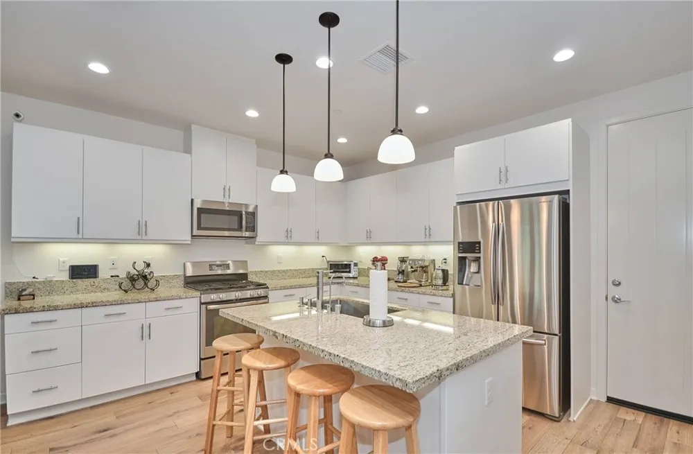 50 Finch Lake Forest, CA 92630