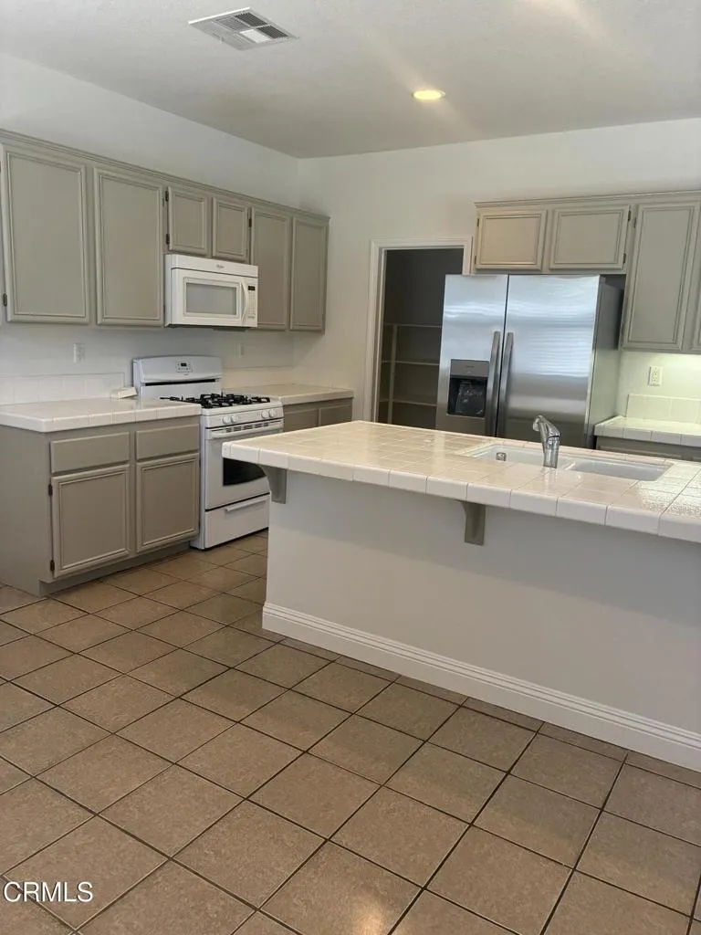 28360 Maitland Lane Santa Clarita, CA 91350