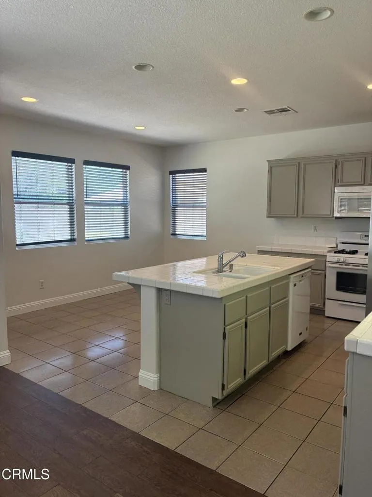 28360 Maitland Lane Santa Clarita, CA 91350