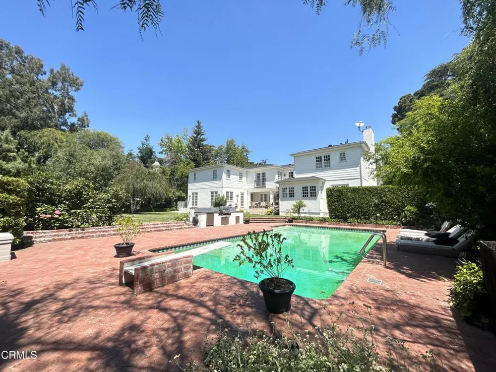 1238 Green Lane La Canada Flintridge, CA 91011