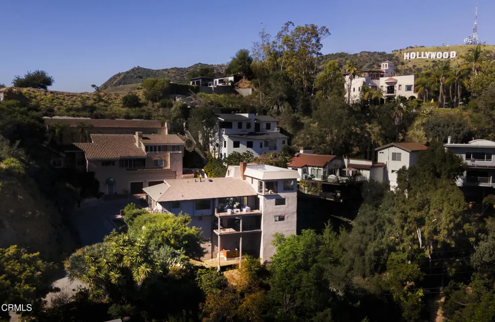 2994 Durand Drive Los Angeles, CA 90068