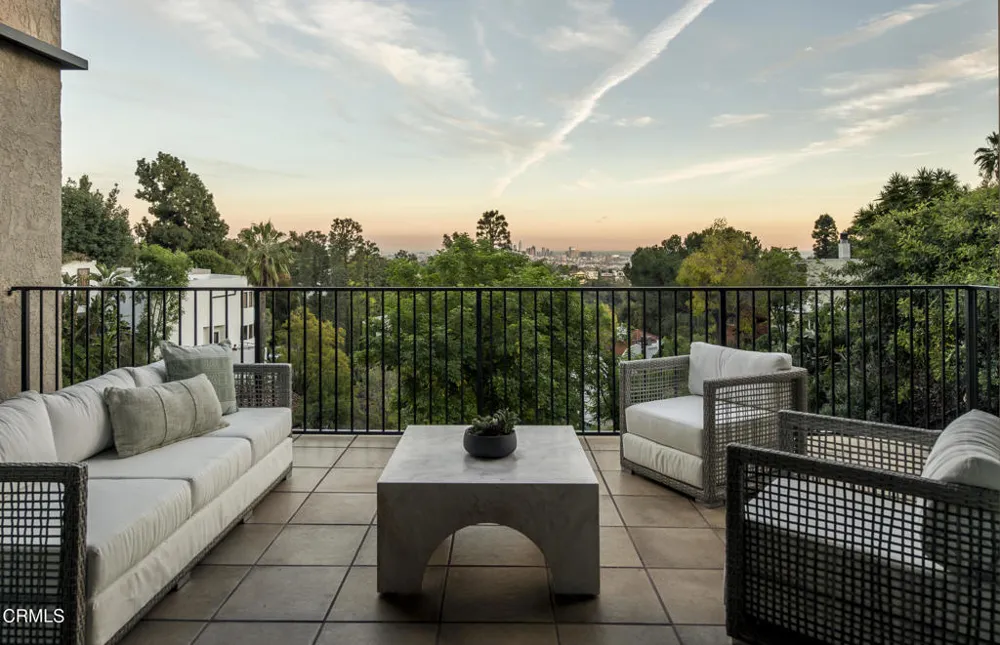 2994 Durand Drive Los Angeles, CA 90068