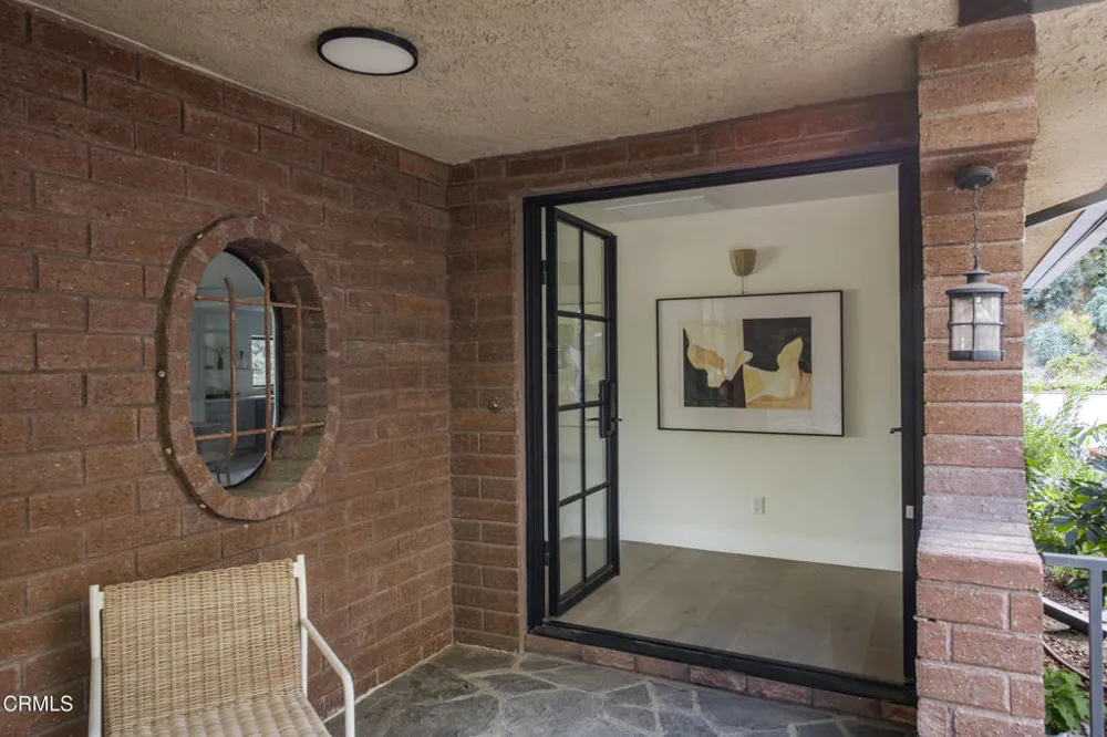 2994 Durand Drive Los Angeles, CA 90068