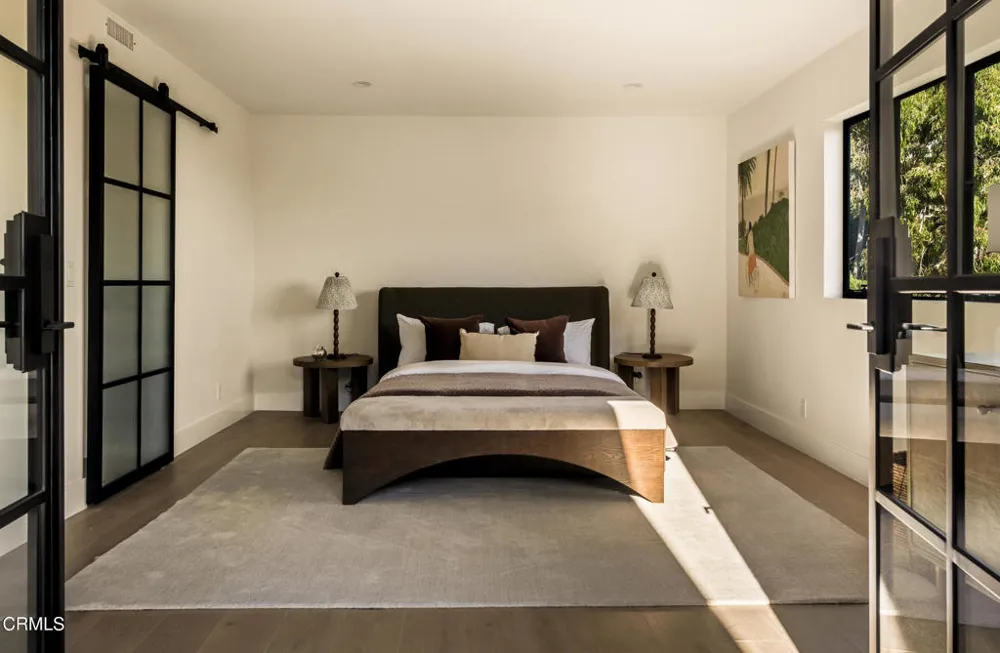 2994 Durand Drive Los Angeles, CA 90068