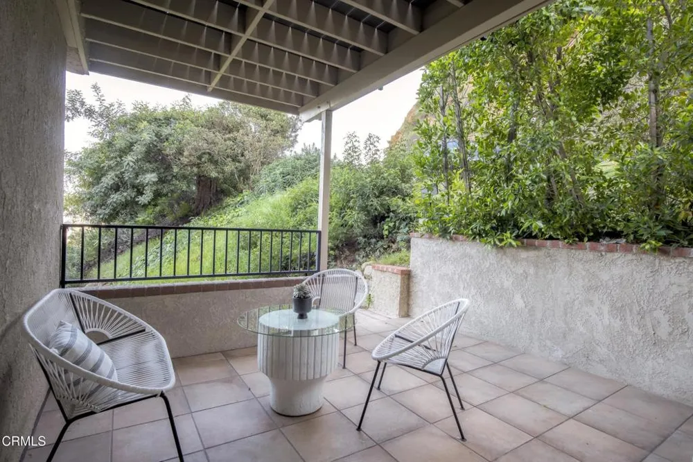 2994 Durand Drive Los Angeles, CA 90068
