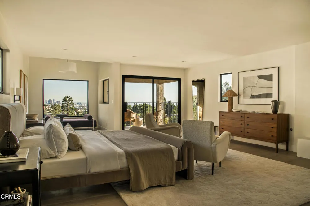 2994 Durand Drive Los Angeles, CA 90068