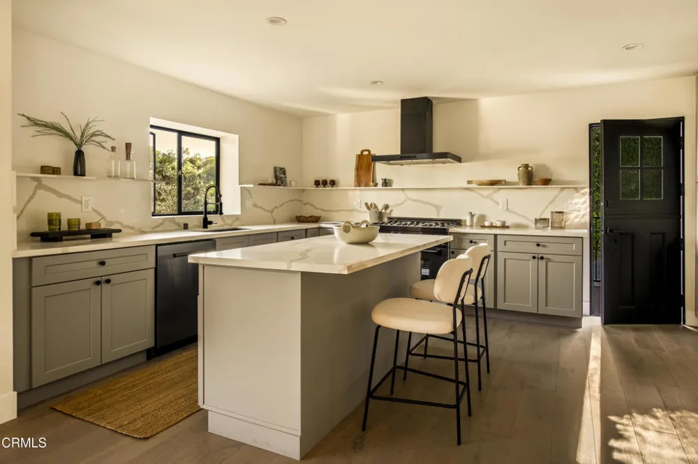 2994 Durand Drive Los Angeles, CA 90068