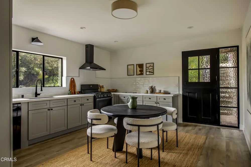 2994 Durand Drive Los Angeles, CA 90068