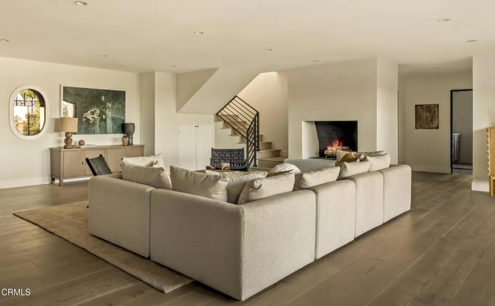 2994 Durand Drive Los Angeles, CA 90068