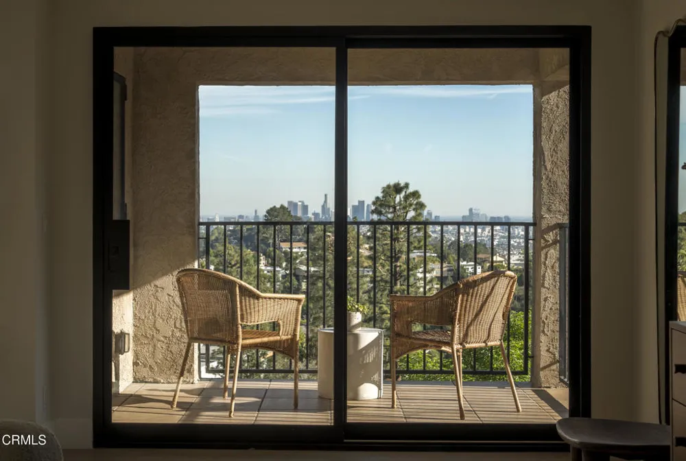 2994 Durand Drive Los Angeles, CA 90068