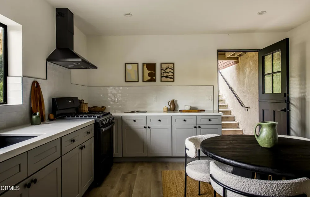 2994 Durand Drive Los Angeles, CA 90068