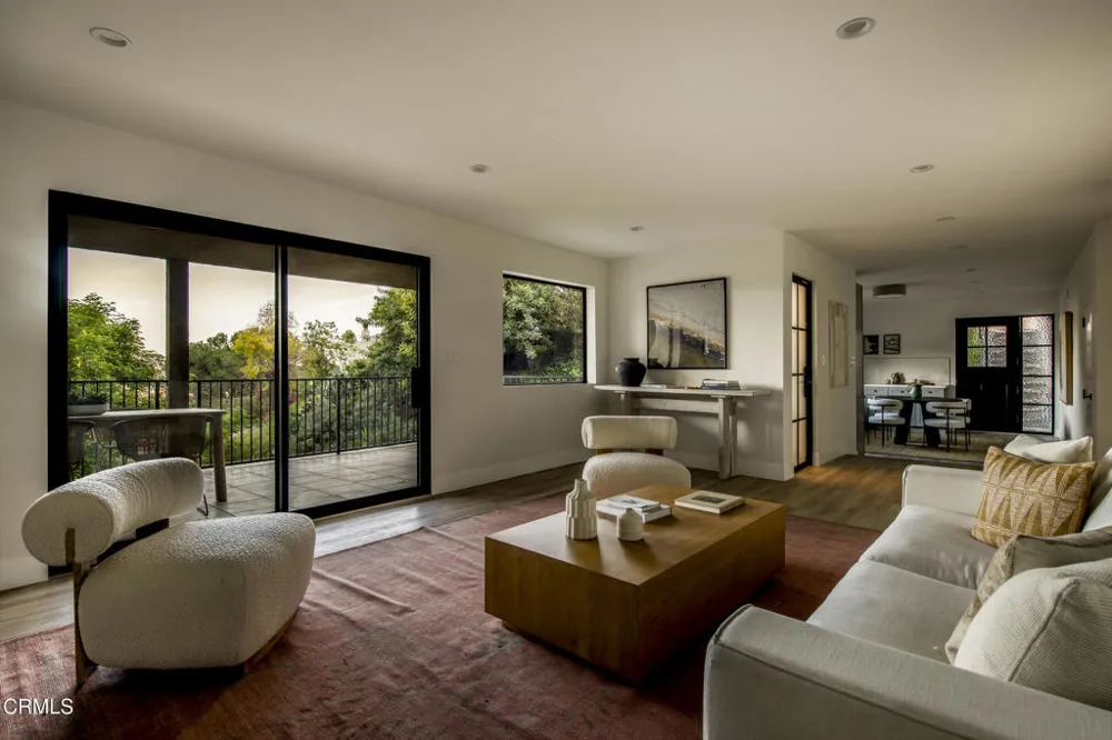 2994 Durand Drive Los Angeles, CA 90068
