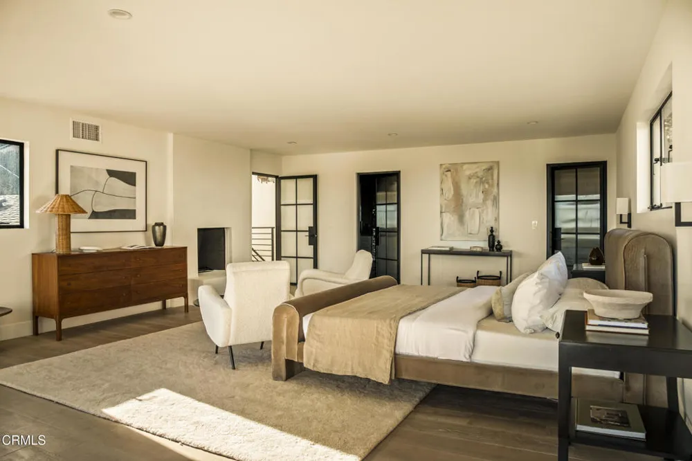 2994 Durand Drive Los Angeles, CA 90068