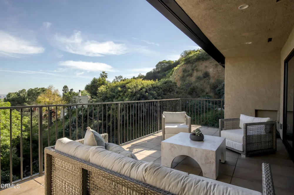 2994 Durand Drive Los Angeles, CA 90068