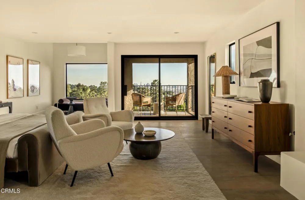 2994 Durand Drive Los Angeles, CA 90068
