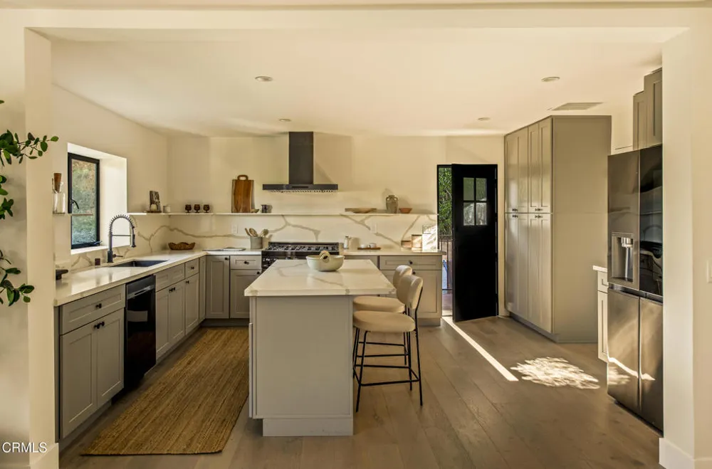 2994 Durand Drive Los Angeles, CA 90068