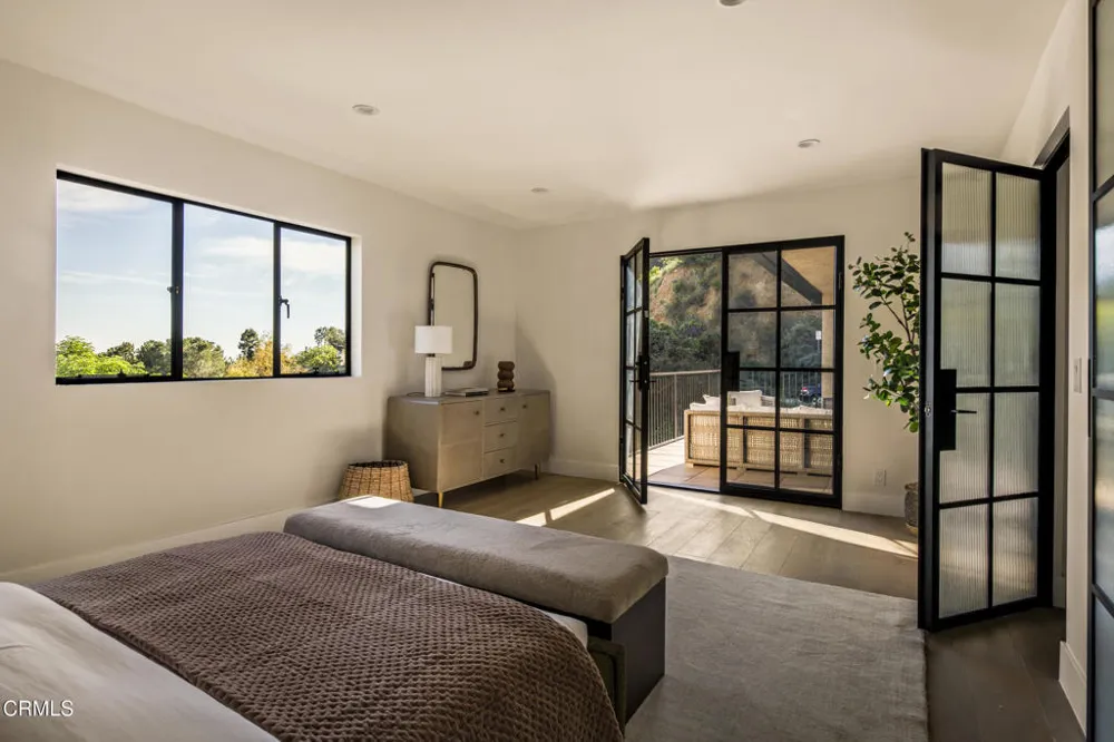 2994 Durand Drive Los Angeles, CA 90068