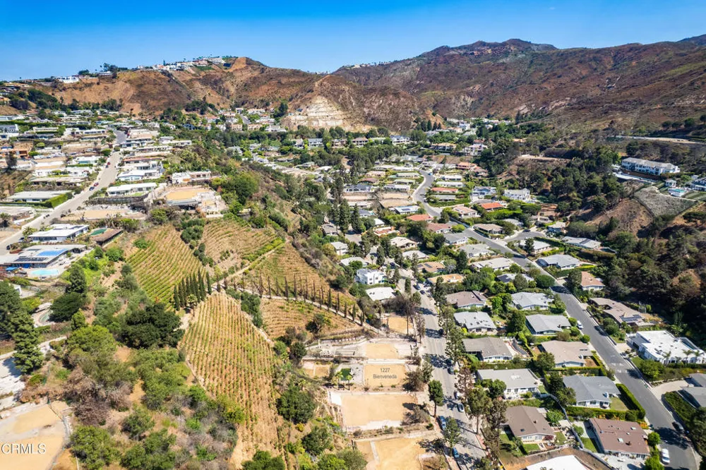 1227 Bienveneda Avenue Los Angeles, CA 90272