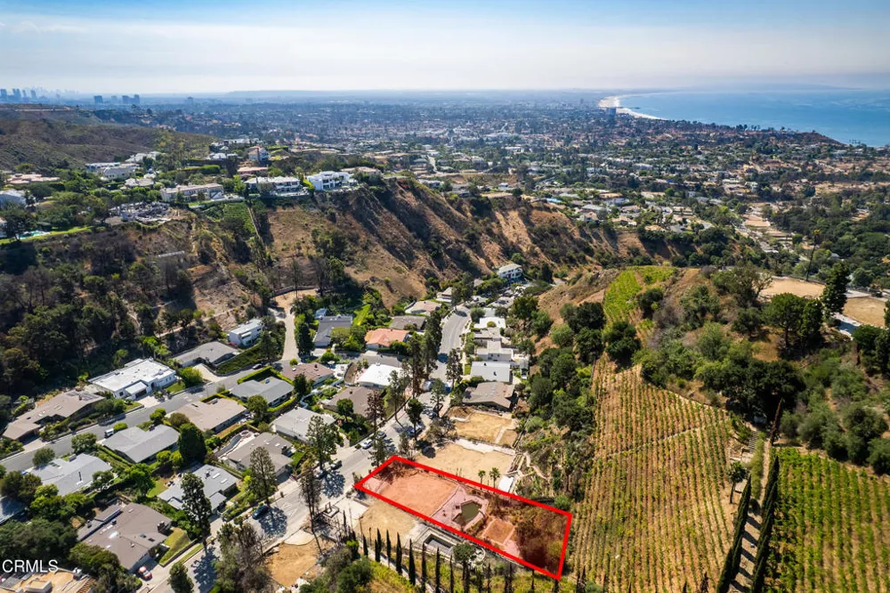 1227 Bienveneda Avenue Los Angeles, CA 90272