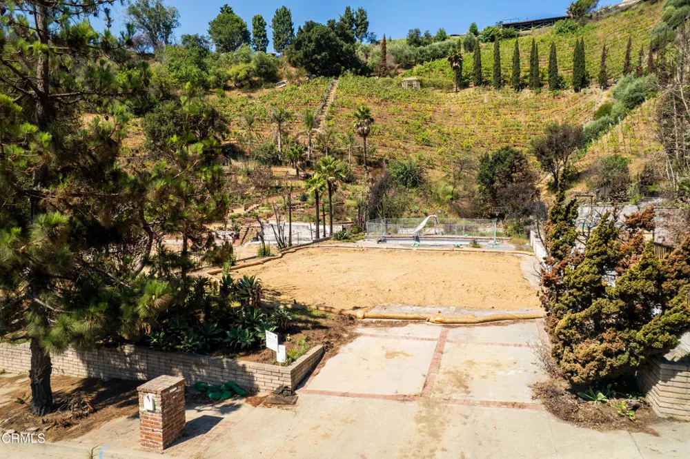 1227 Bienveneda Avenue Los Angeles, CA 90272