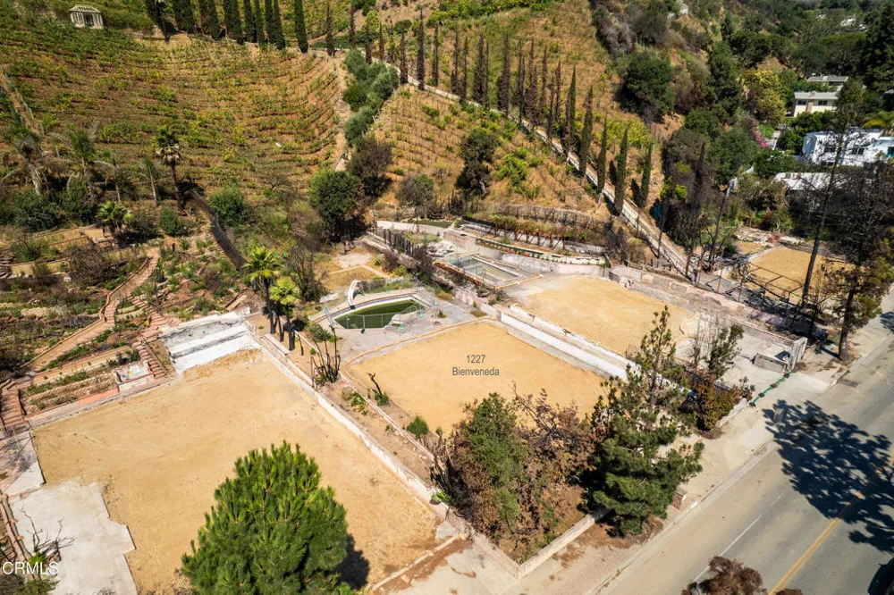 1227 Bienveneda Avenue Los Angeles, CA 90272