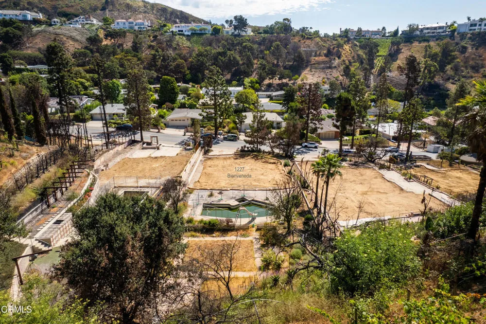 1227 Bienveneda Avenue Los Angeles, CA 90272