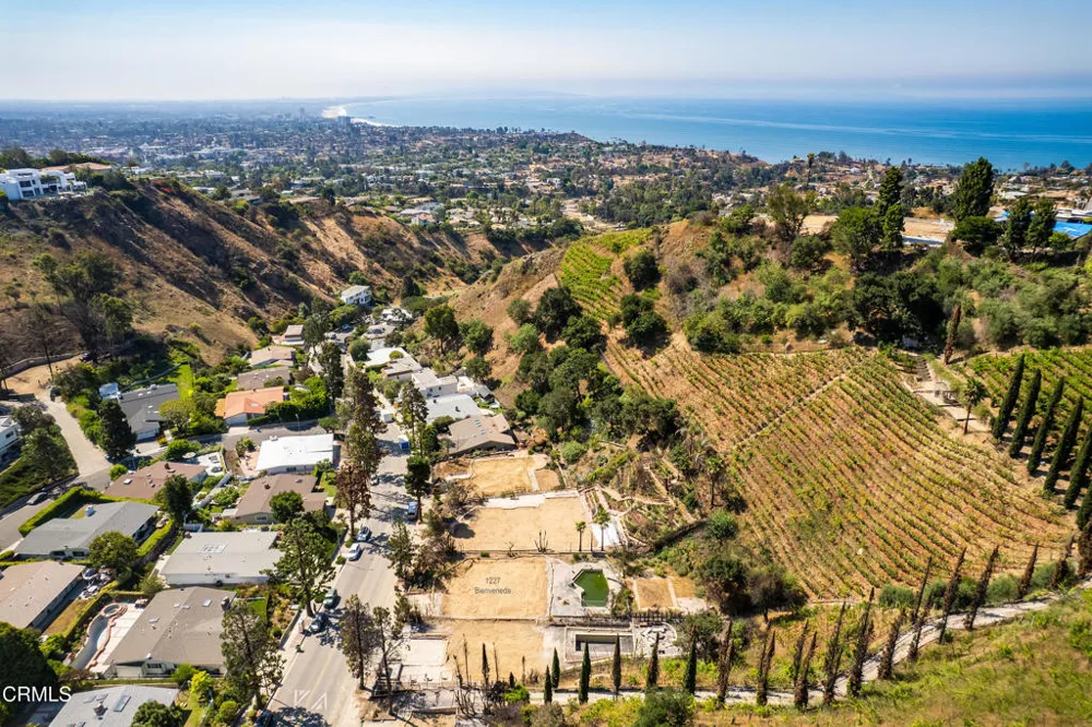 1227 Bienveneda Avenue Los Angeles, CA 90272