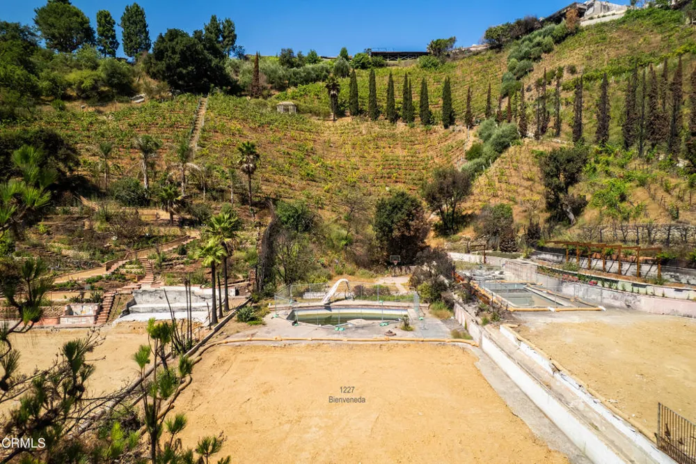 1227 Bienveneda Avenue Los Angeles, CA 90272