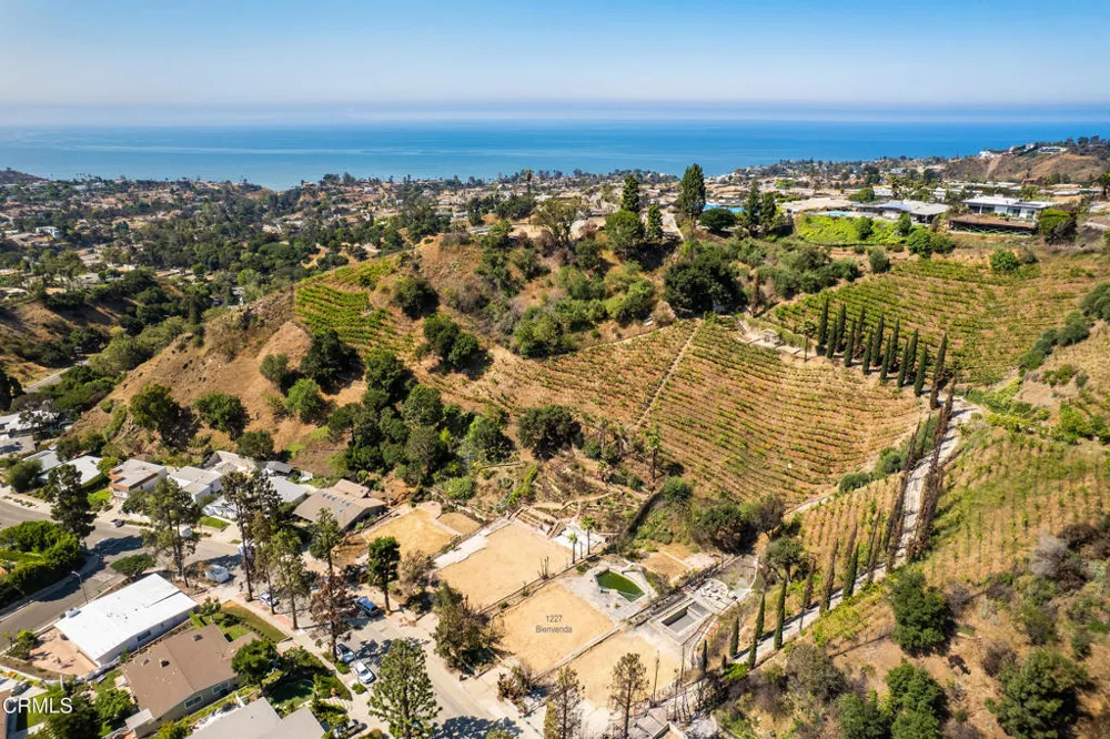 1227 Bienveneda Avenue Los Angeles, CA 90272