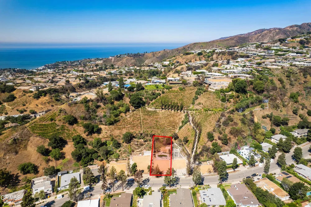 1227 Bienveneda Avenue Los Angeles, CA 90272