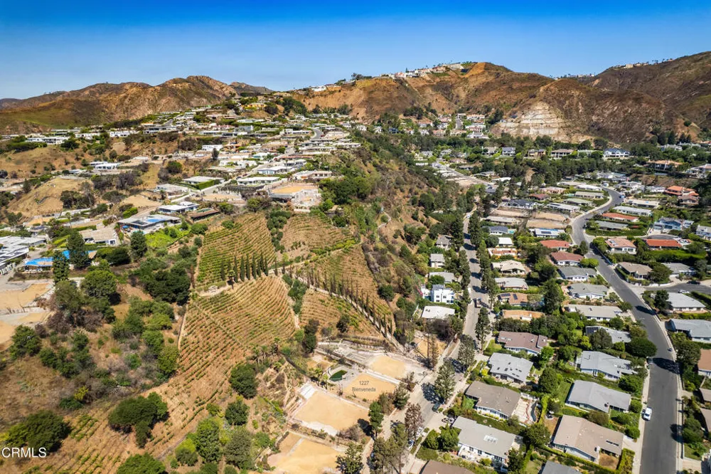 1227 Bienveneda Avenue Los Angeles, CA 90272
