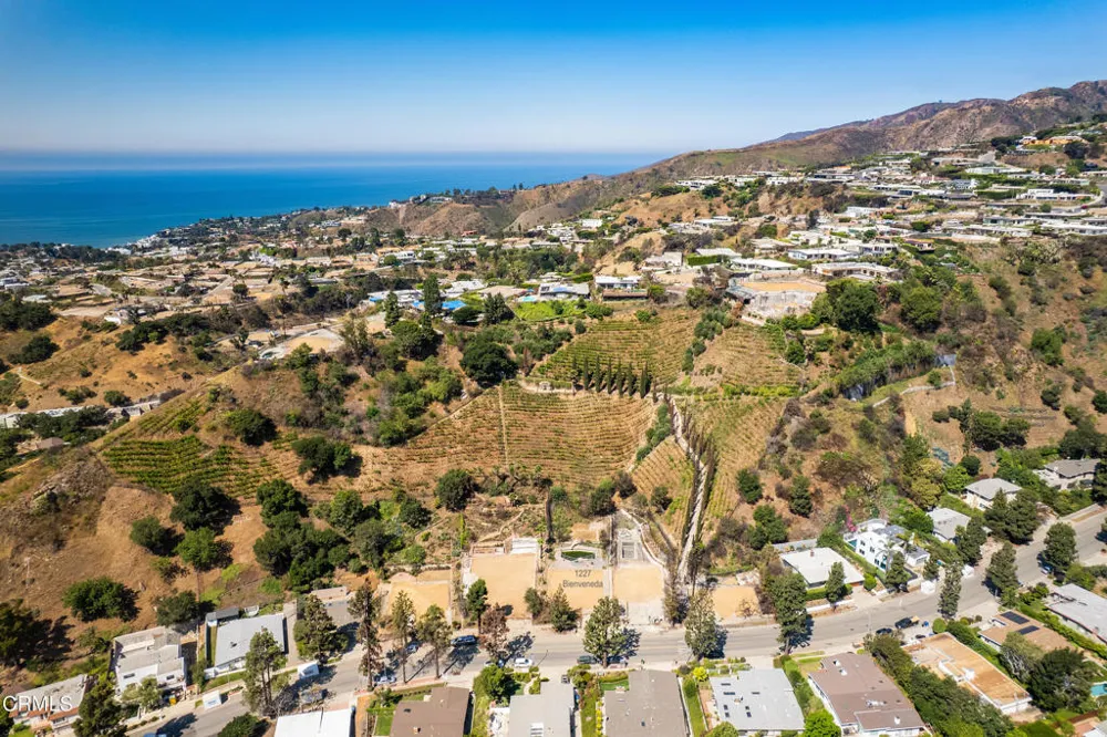 1227 Bienveneda Avenue Los Angeles, CA 90272
