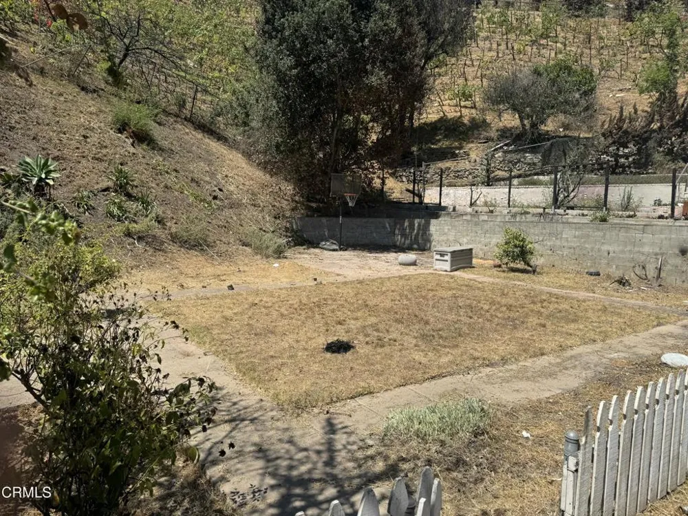 1227 Bienveneda Avenue Los Angeles, CA 90272