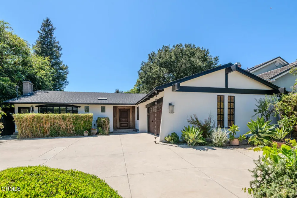4819 Oakwood Avenue La Canada Flintridge, CA 91011
