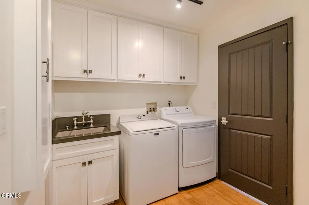 4819 Oakwood Avenue La Canada Flintridge, CA 91011