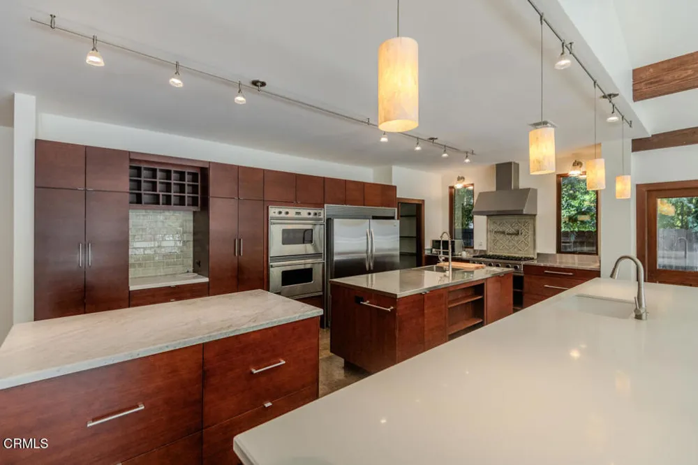 4819 Oakwood Avenue La Canada Flintridge, CA 91011