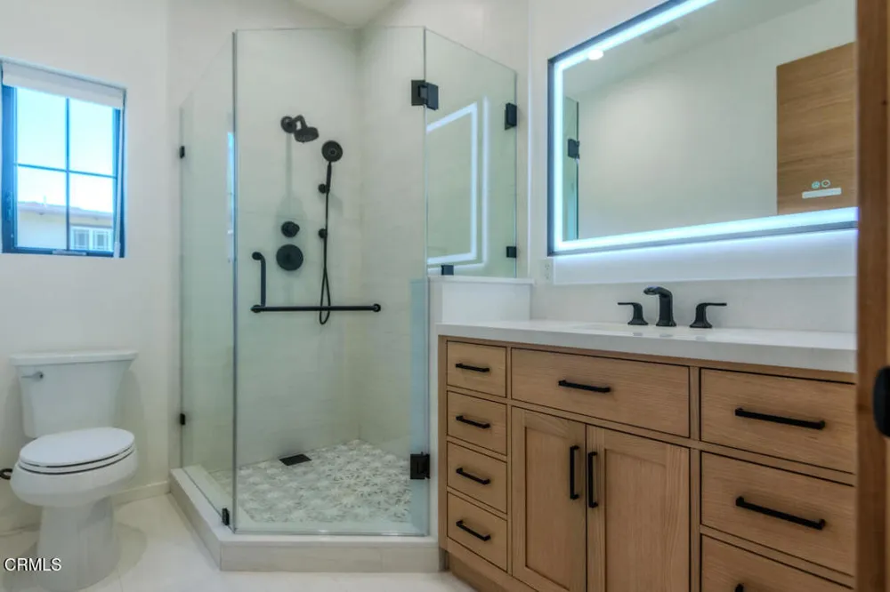 4819 Oakwood Avenue La Canada Flintridge, CA 91011