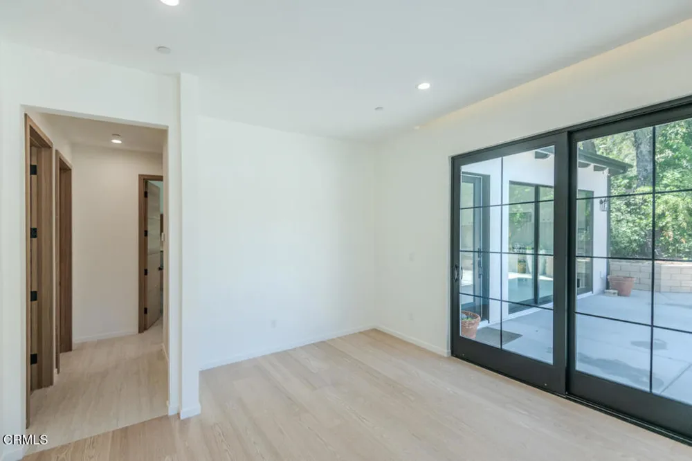 4819 Oakwood Avenue La Canada Flintridge, CA 91011